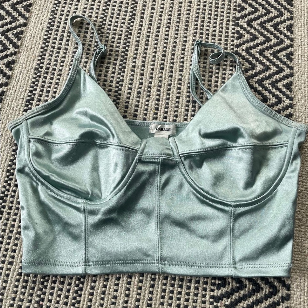 Garage satin tank